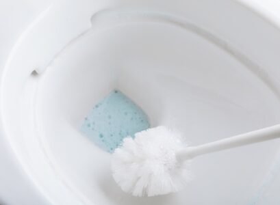astuces grand mère pour blanchir le fond des toilettes