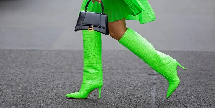 bottes à talons en couleur vert néon - tendance bottes hiver 2021/2022 femme