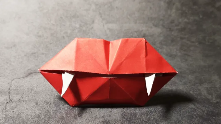 bouche origami comment faire des dents de vampire en papier Halloween