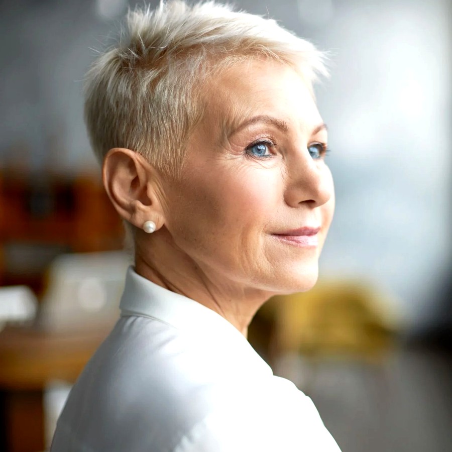 coiffure cheveux fins et claisemés pour femme de 60 ou plus