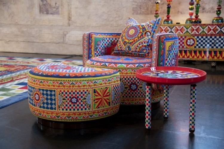 collection Dolce&Gabbana décoration intérieure riche en couleurs folkloriques_11zon