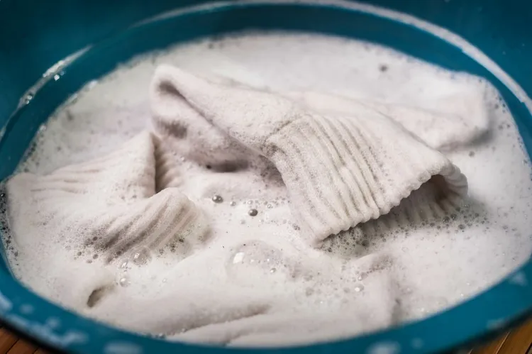 comment blanchir le linge naturellement procéder délicatement vêtements tricotés