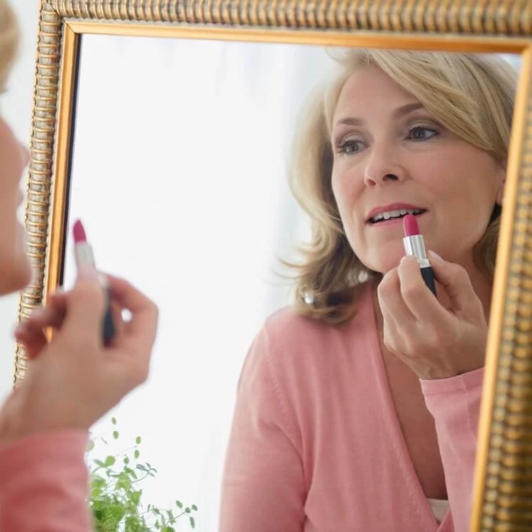 comment cacher les cernes après 50 ans avec maquillage astuces