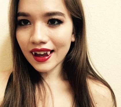 comment faire dents de vampire pour Halloween avec des faux ongles