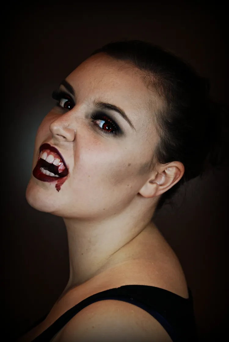 comment faire des dents de vampire pour Halloween avec une paille