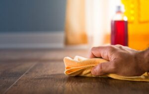 comment nettoyer un parquet stratifié encrassé