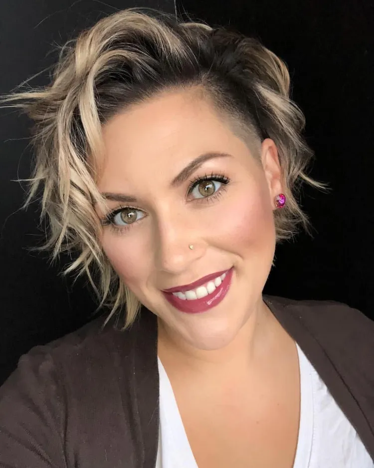 Sweeping Blonde Short Haircut 30 Years & 40s 2021 Trends