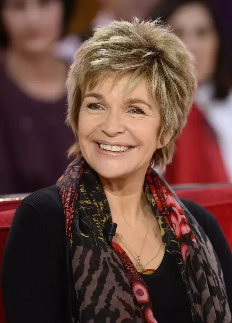 Short 60-year-old haircut with blonde highlights a long pixie cut