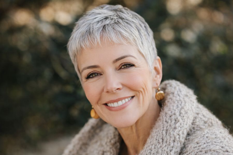 coupe pixie femme 60 ans