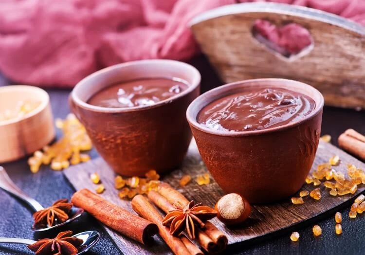 deux tasses de chocolat chaud extra riche et onctueux ingrédient secret révélé