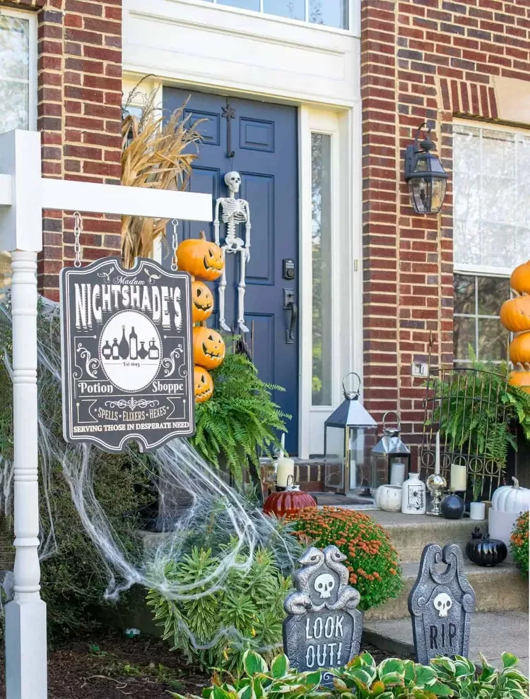 idée décorations porche extérieur halloween 2021 originale