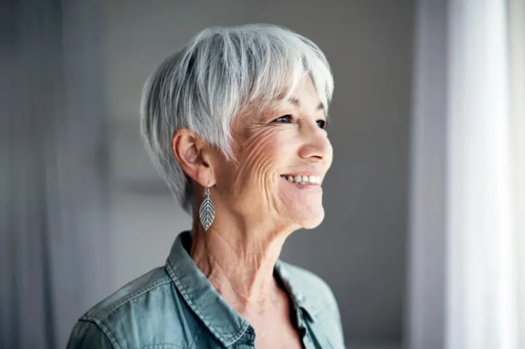 idées coupe pour cheveux fins et clairsemés femme 60 ans 70 ans