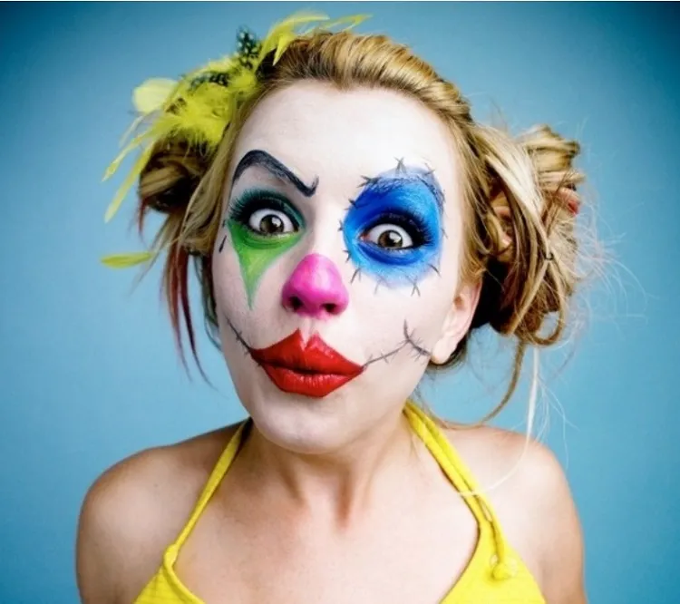 maquillage clown en couleurs intenses