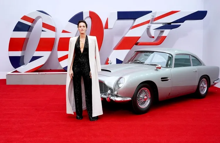 mourir peut attendre dernier James Bond avant-première Londres tapis rouges les looks des célébrités Phoebe Waller-Bridge Azzaro