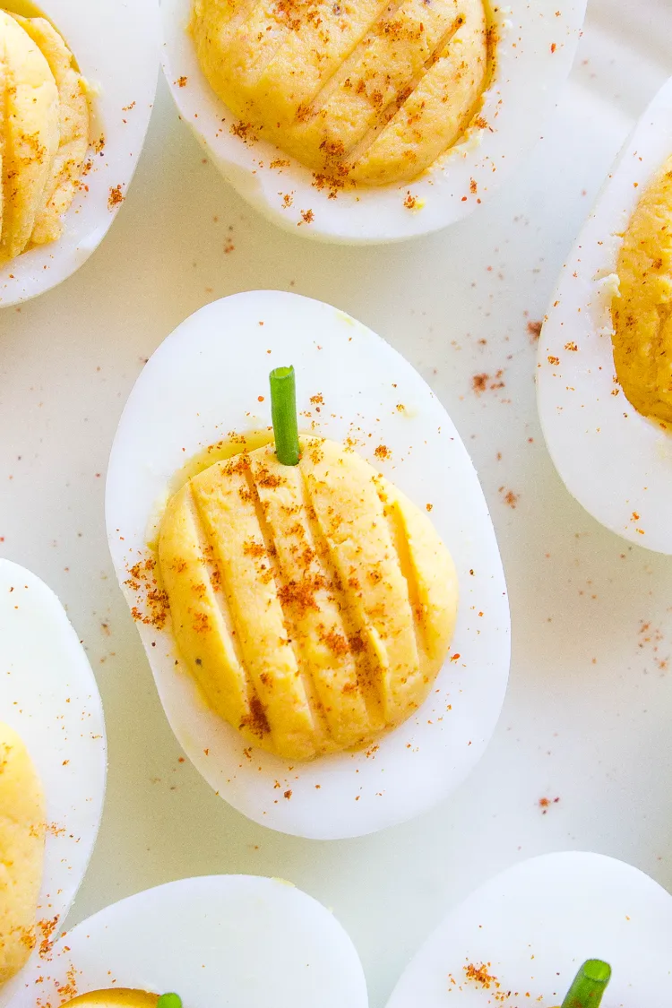 œufs mimosa forme de citrouille recette salée pour Halloween facile