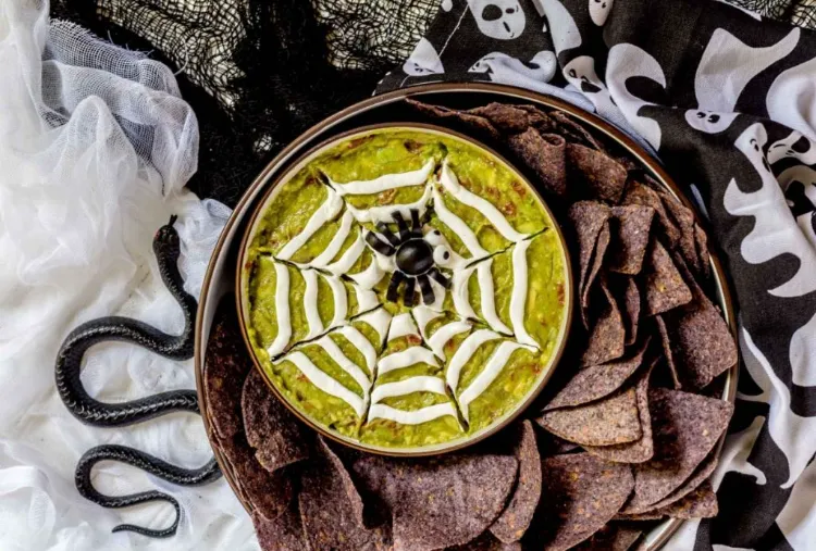 préparer trempette guacamole toile araignée recette salée halloween