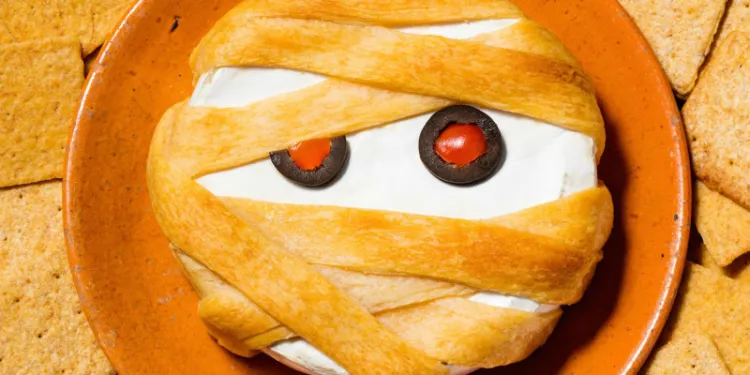 recette salée pour halloween brie pate feuilletée momie mignonne