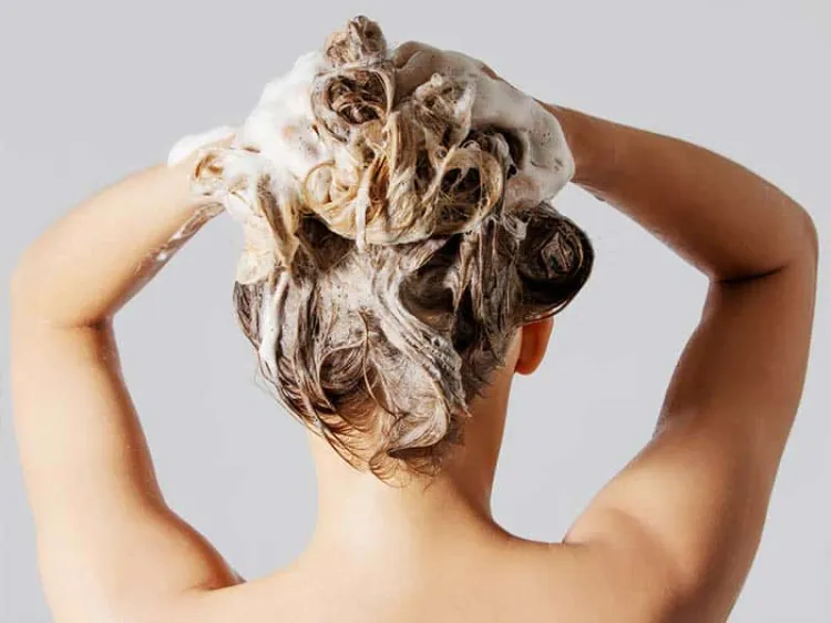 soins cheveux longs après 50 ans combien fois shampooing par semaine