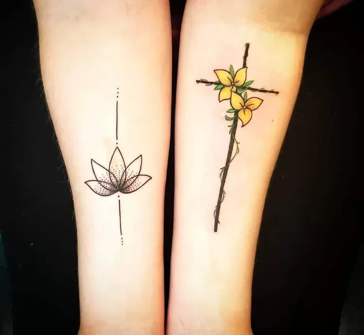 symboles religieux avant-bras tendances tatouage automne 2021 femmes