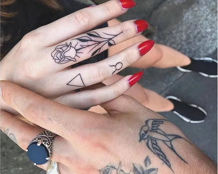 tatouage doigts tendances automne 2021 femmes haute visibilité