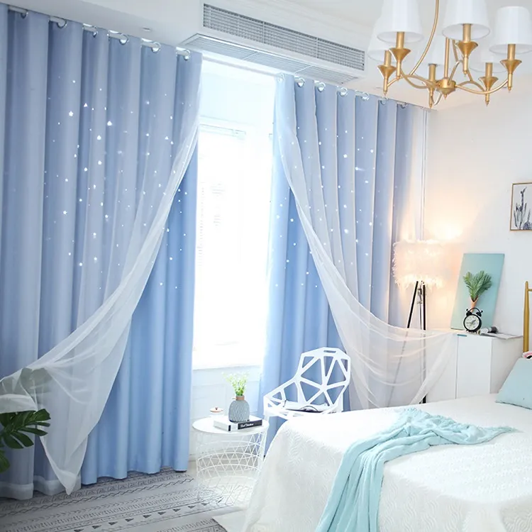 un rideau occultant en couleur bleu dans la chambre ado avec un voilage au top