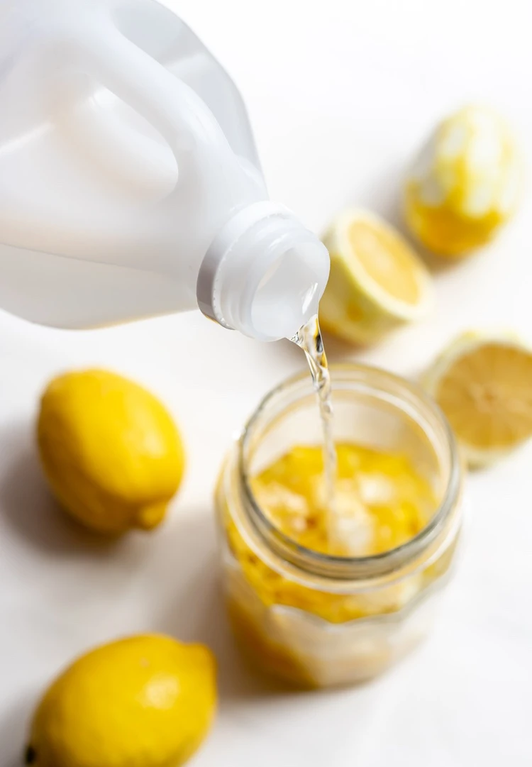 utiliser jus de citron et vinaigre pour nettoyer et blanchir les toilettes éliminer taches de calcaire