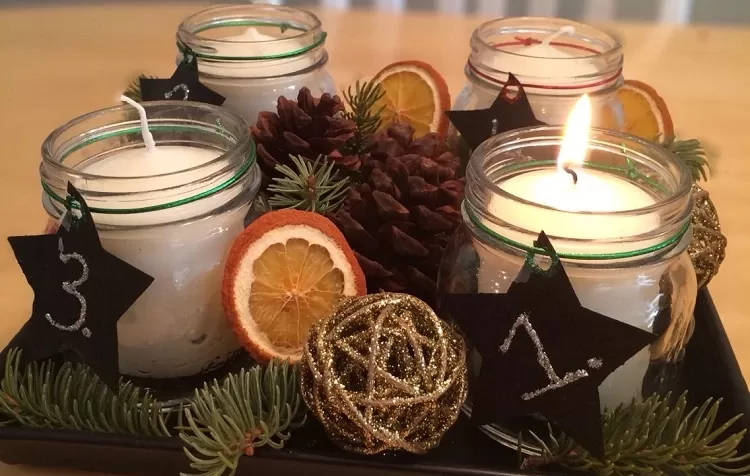 Quatre bougies déco Noël pommes de pin oranges Avent