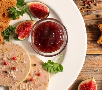 Recette foie gras entree Noel authentique confit de figues assiette