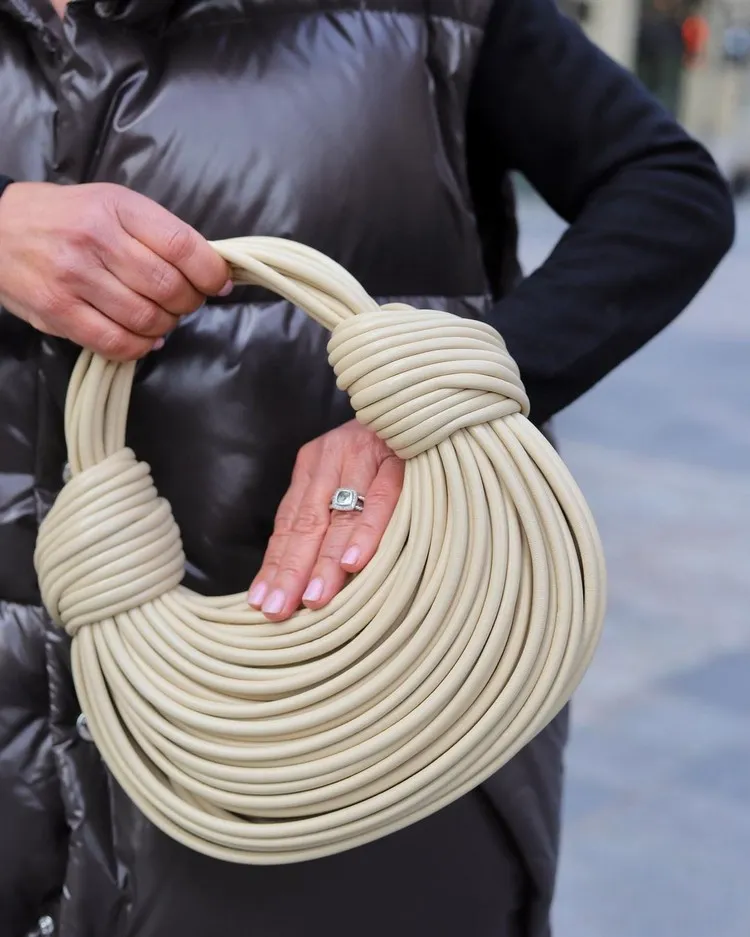accessoires à la mode sacs à main petite taille sac demi-lune tendance mode femme 50 ans 2021