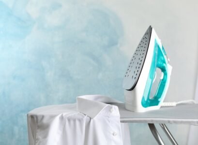 astuces efficaces pour nettoyer la semelle brulée du fer à repasser