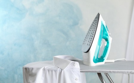 astuces efficaces pour nettoyer la semelle brulée du fer à repasser