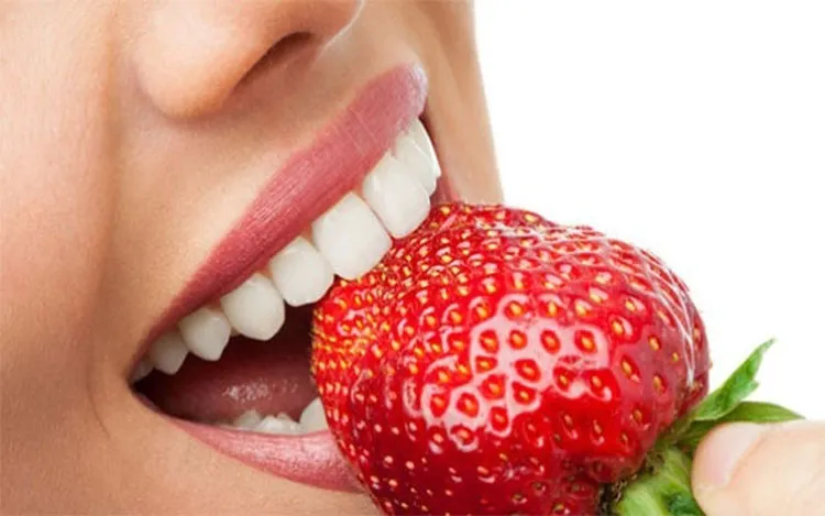 bienfaits fraises blanchir dents naturellement alimentation saine diète riche vitamines