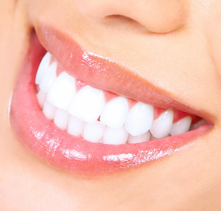 blanchir les dents avec eau oxygénée maison pour et contre risques santé