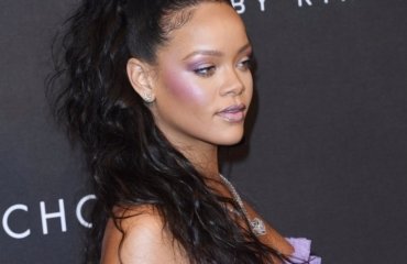 blushs violets Rihanna maquillage blush joues tendance maquillage automne hiver 2021 2022