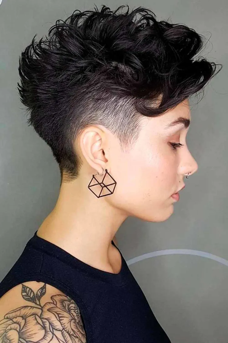 How to adopt a short curly haircut for a shaved lob