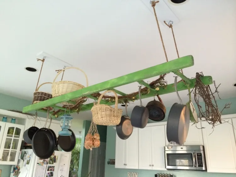 how to decorate your kitchen with recycled objects