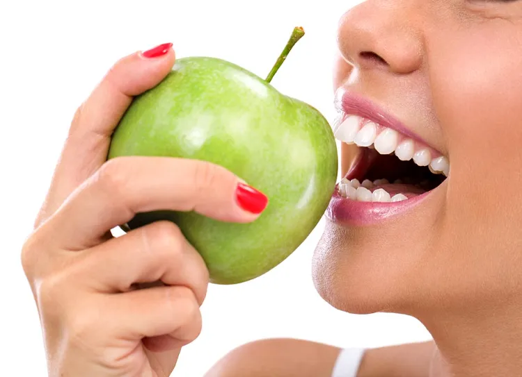 comment blanchir les dents naturellement alimentation saine diète riche vitamines