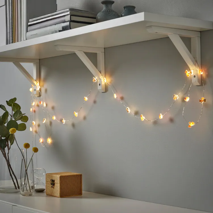 comment décorer chambre enfant luminaires de Noel IKEA strala guirlande oursons 30 ampoules