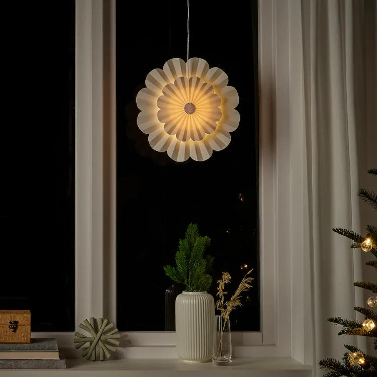 comment décorer maison luminaires de Noel IKEA collection strala suspension fleur