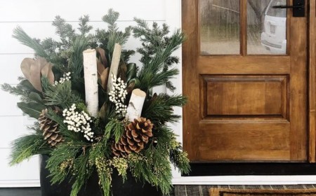 comment faire une jardinière de Noel extérieure avec des branches de sapin et pommes de pin