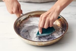 comment nettoyer une casserole brûlée en inox