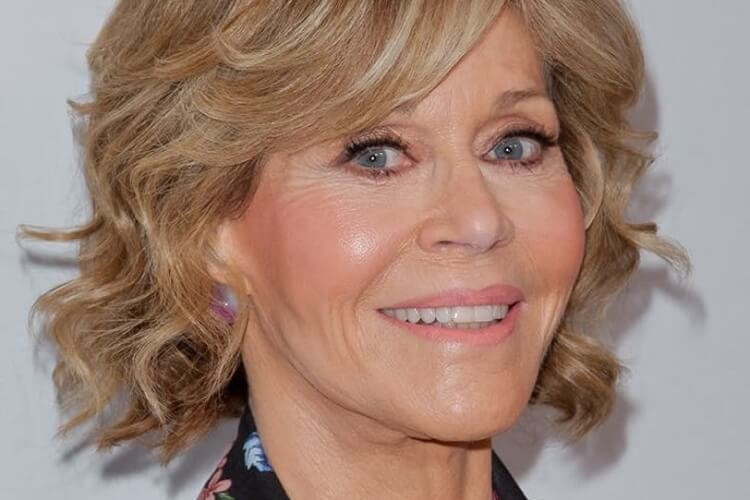 coupe courte dégradée pour femme de 50 ans idées modernes et faciles à vivre