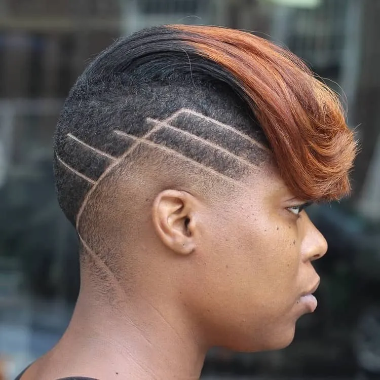 coupe rasé cheveux afro coupe femme rasée coté tatouage capillaire éphémère cheveux plus longs sur le dessus