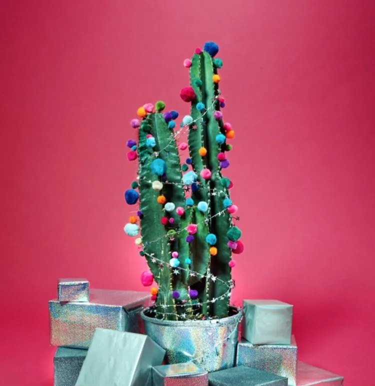 décoration de Noel cactus guirlande de pompons sapin alternatif fetes 2021