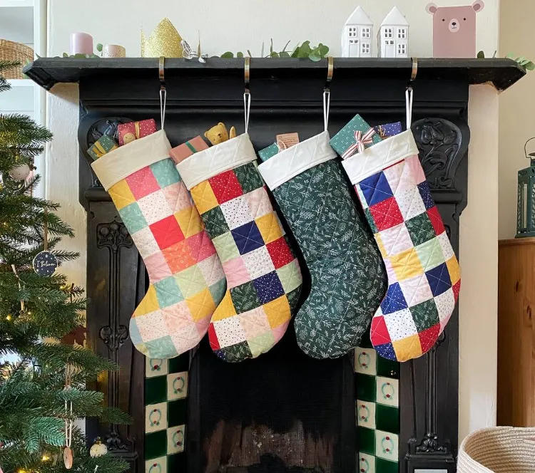 décoration de Noel haut de gamme chaussettes géantes patchwork mutlicolores