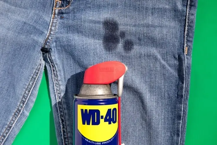 dégrippant WD40 pour enlever taches de graisse sur jeans