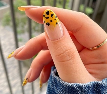french nails avec une décoration aux motifs animaliers