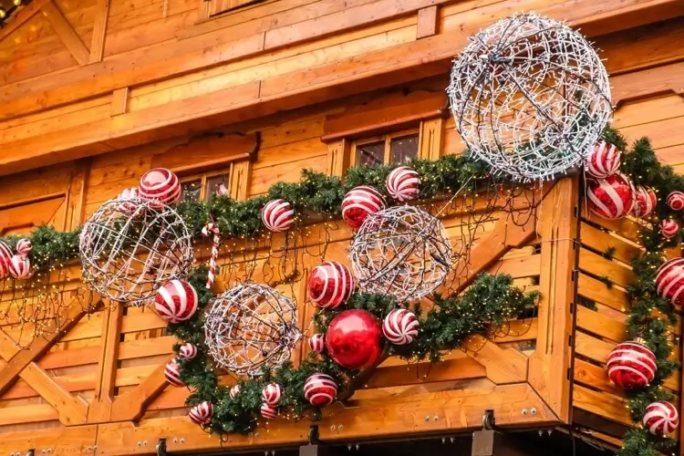 Quelle décoration de Noël pour balcon réaliser cet hiver ? Les