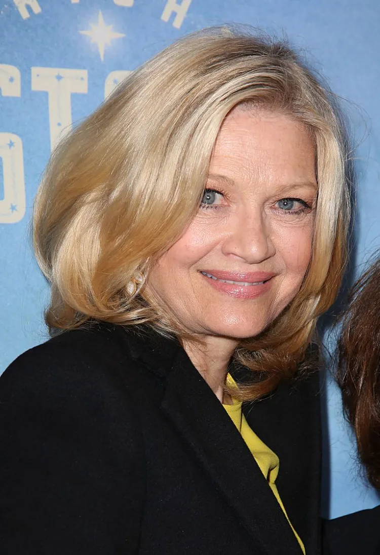 The idea of ​​a modern hairstyle after 60 years of Diane Sawyer 75 years
