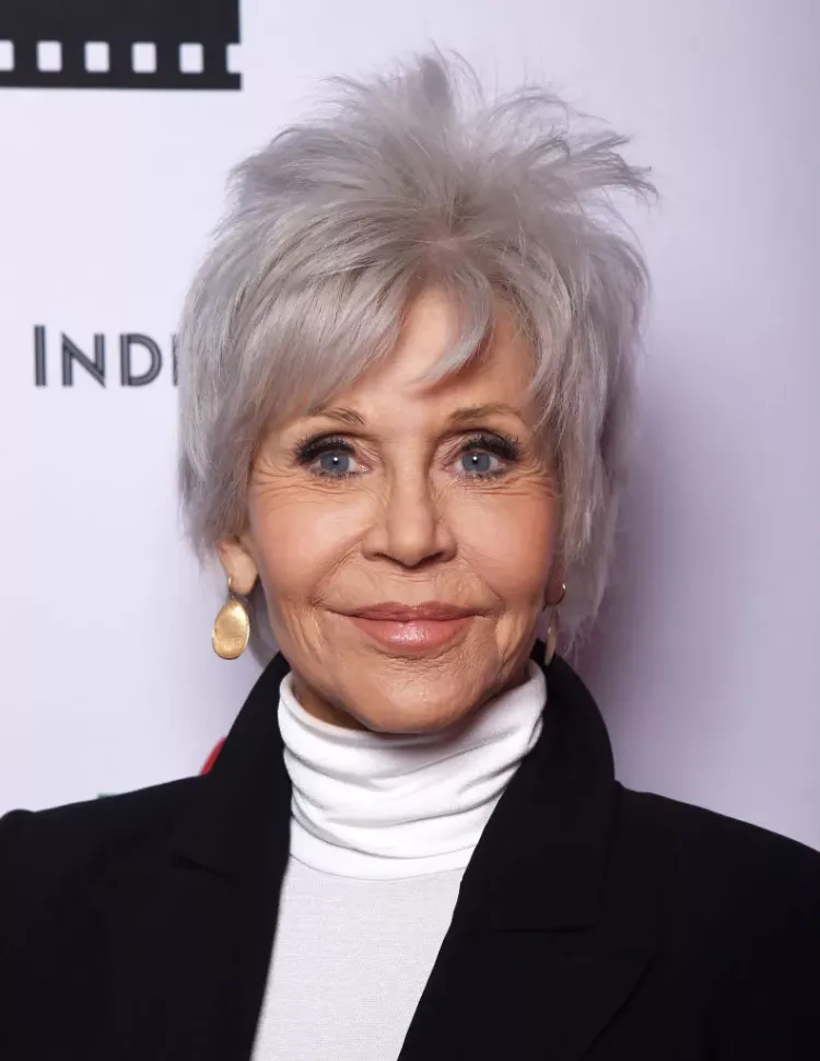 idée coiffure tendance après 60 ans Jane Fonda 83 ans